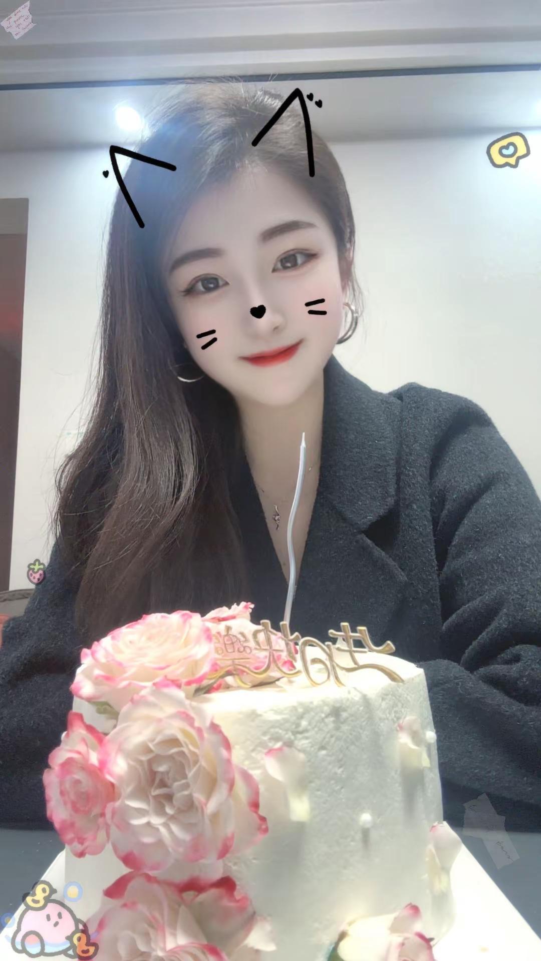 何其有幸，年岁并进，生日遇上新年，收获双倍快乐，烟火向星辰，所愿皆成真，愿202