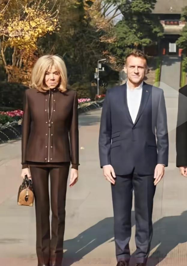 马克龙访问四川大学他老婆这脸这发型