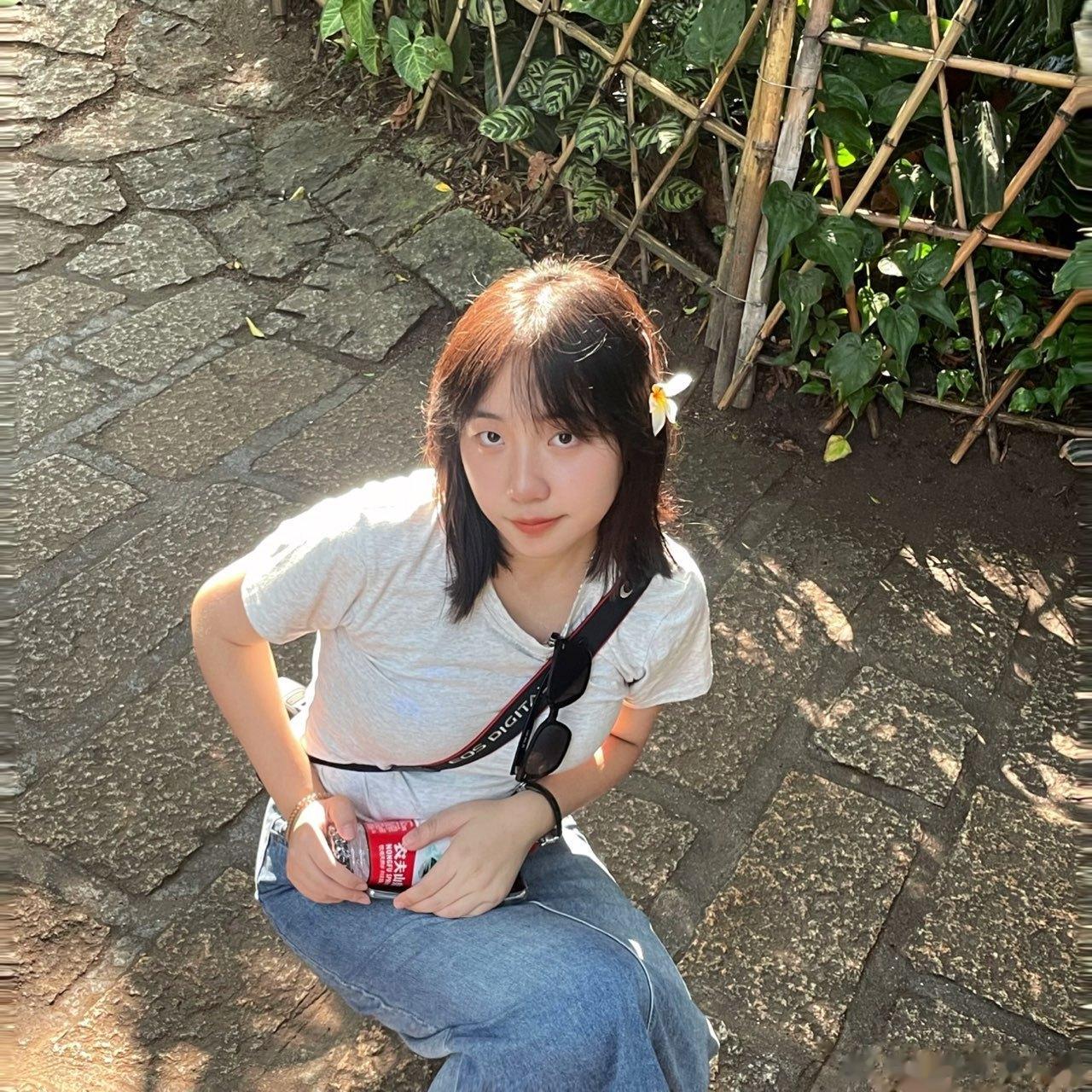 年龄：02年身高（cm）：163城市：辽宁营口西市区体重：0学历：本科职业：学生