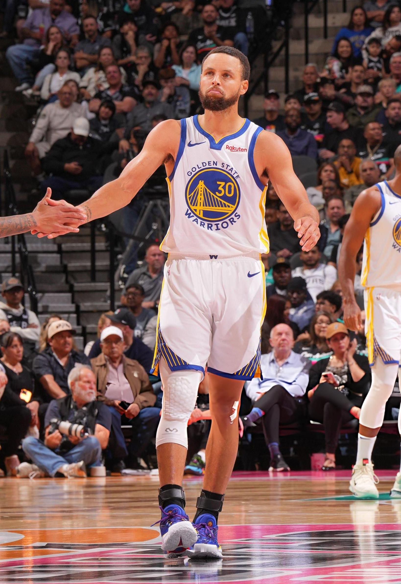 Shams：库里与安德玛分道扬镳，其将经营个人品牌