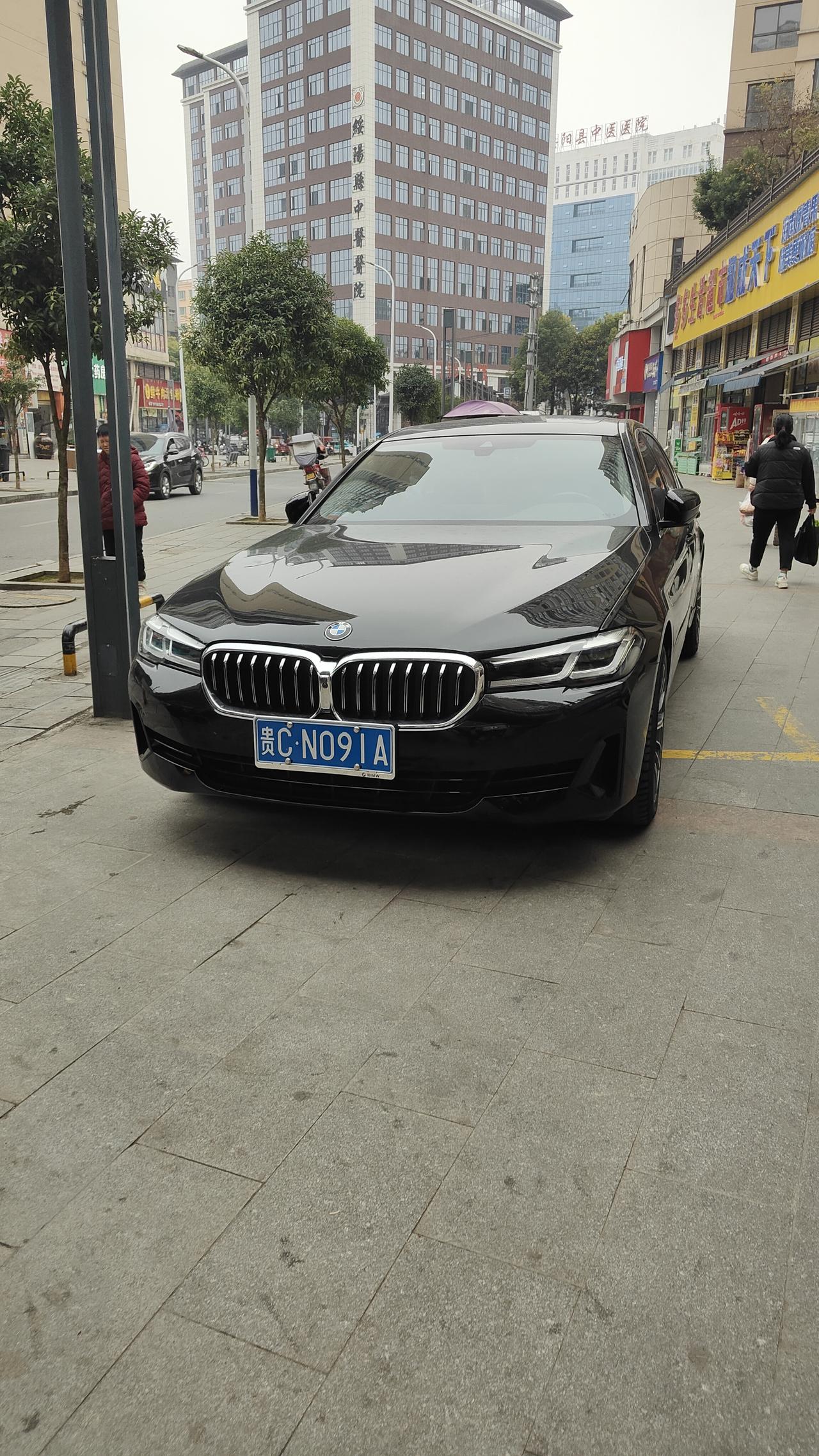 为什么豪车都是黑色呢？