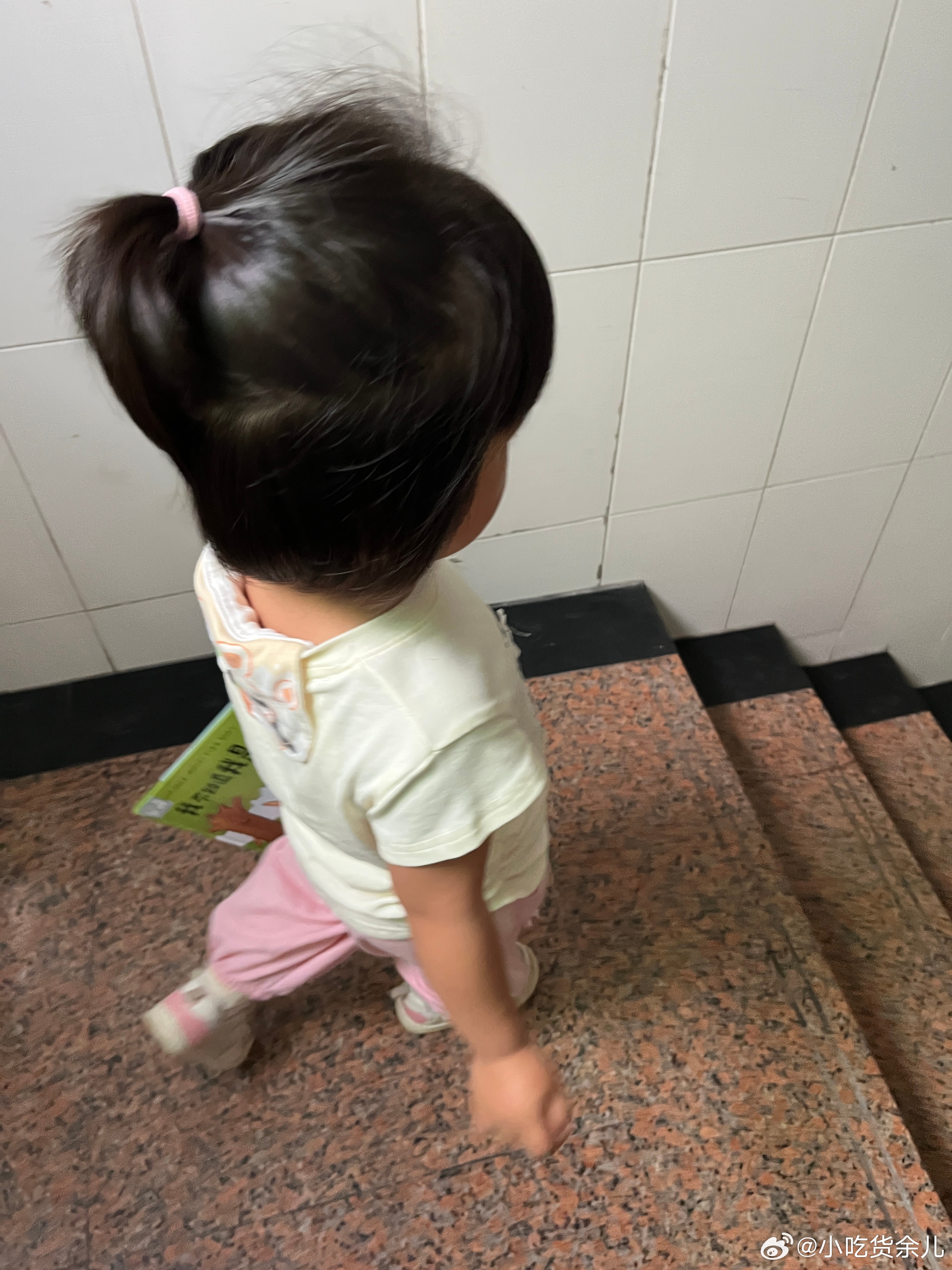 迟到了，放假三天，从妯娌那里回来都10点多，搞到11点才睡觉，放假比上学还累，说