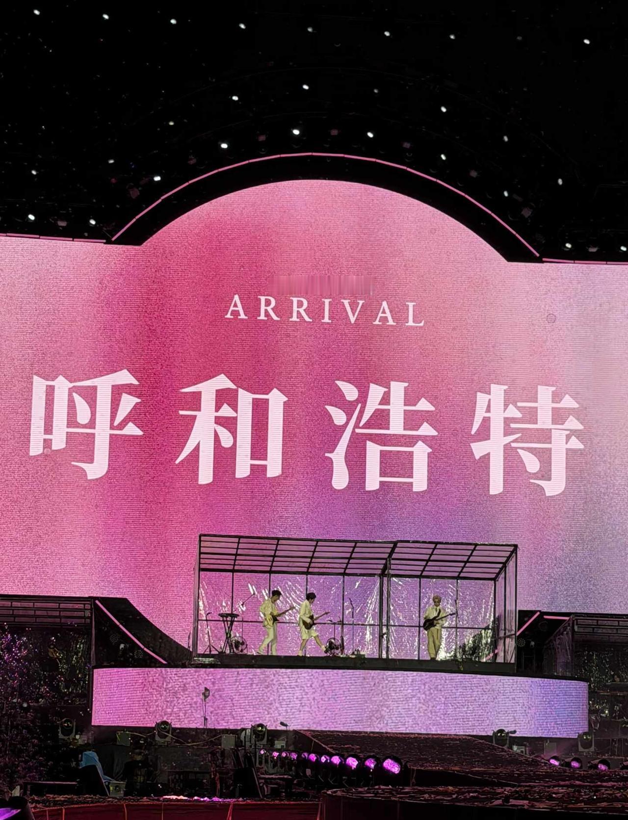 这个回春丹在呼市属于独一份
第一次在大草原上听回春丹 第一次在大草原上看烟花🎆