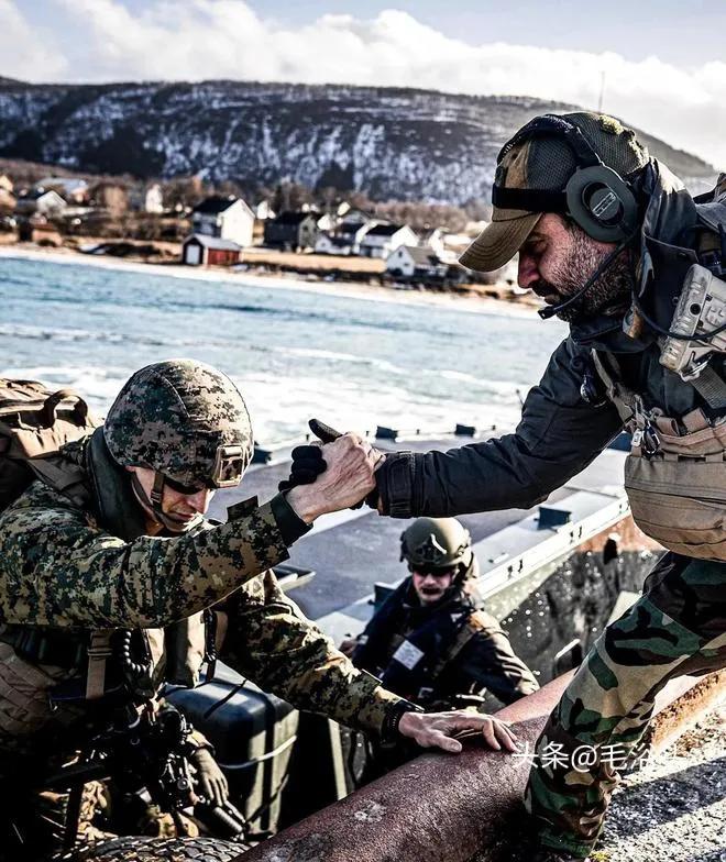北约多国兵力集结，剑指俄罗斯边境：地缘政治紧张局势再升级
 
近期，国际地缘政治