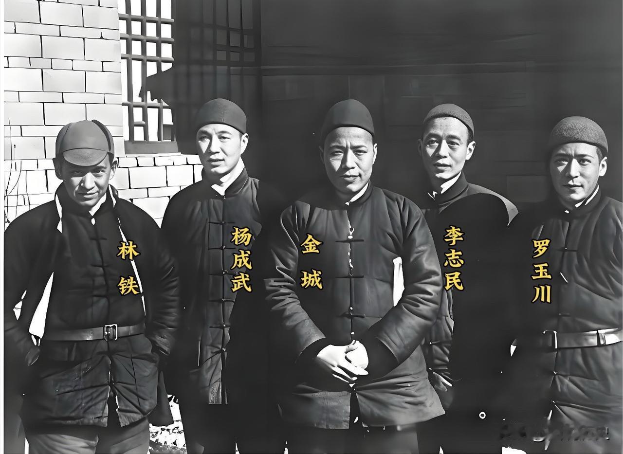 这张老合影你见过么？

这张合影拍摄于1944年，冀中军区的领导的一张珍贵合影，