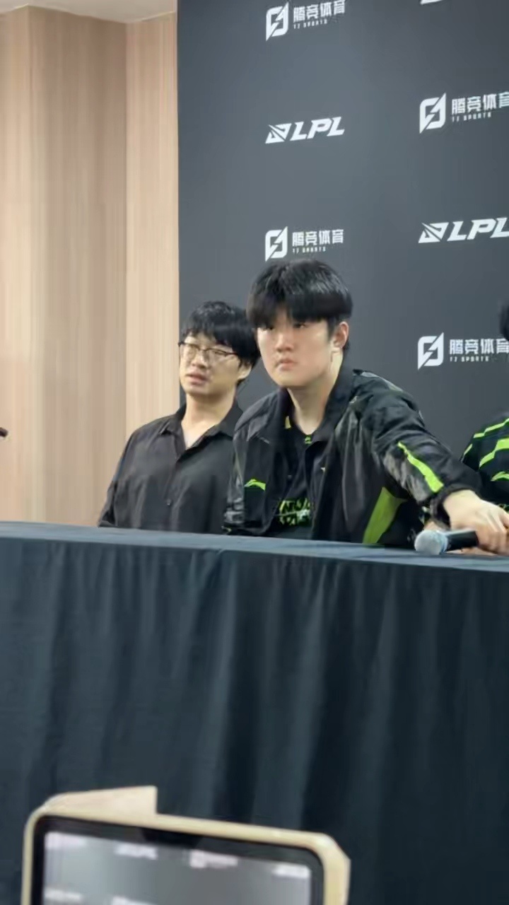 Fengyue啊，你是觉得麦克风会自己到哥手里吗？NIP战胜LNG2026lpl