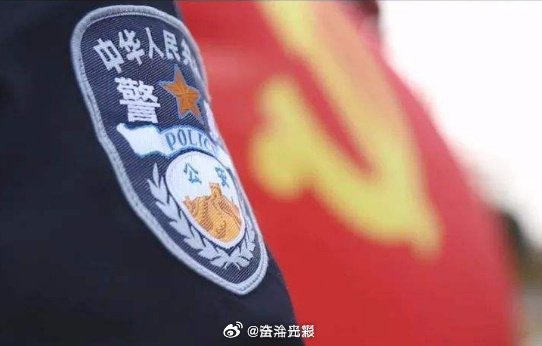 【上海暴雨中全市民警战斗在街头巷尾】白海豚 受台风“白海豚”影响，上海9日普降大