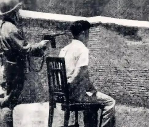 这张照片，是1947年8月12日上海提篮桥监狱对日本战犯的行刑照。宪兵班长马玉生