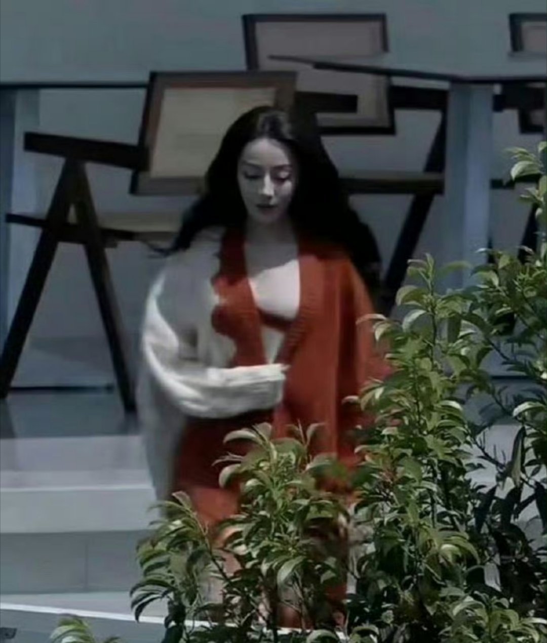 还有迪丽热巴也hold不住的衣服，是衣服的问题。 
