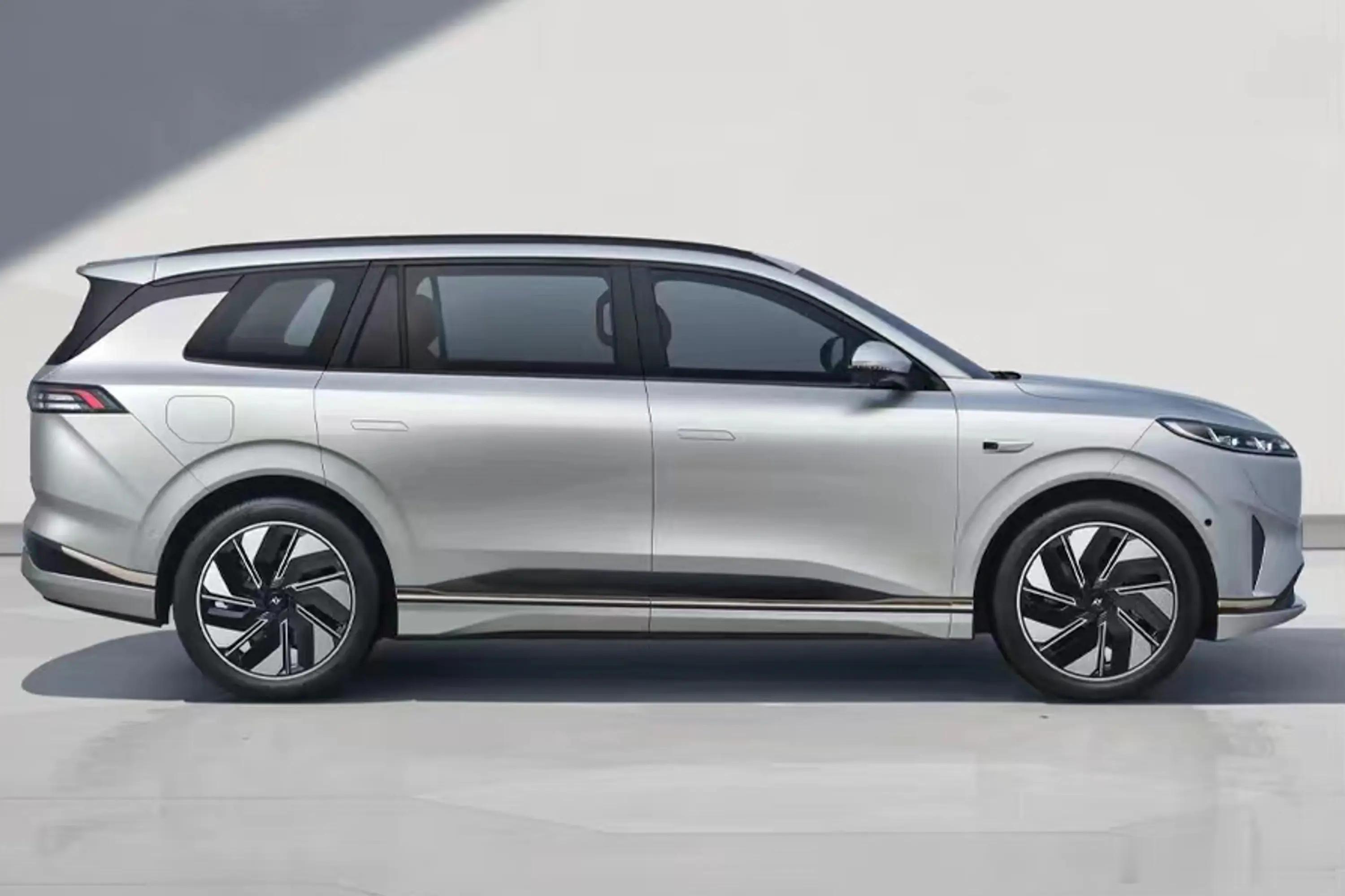 东风奕派eπ008 这段时间开奕派 eπ008 和朋友出行，整体体验很贴合家庭出