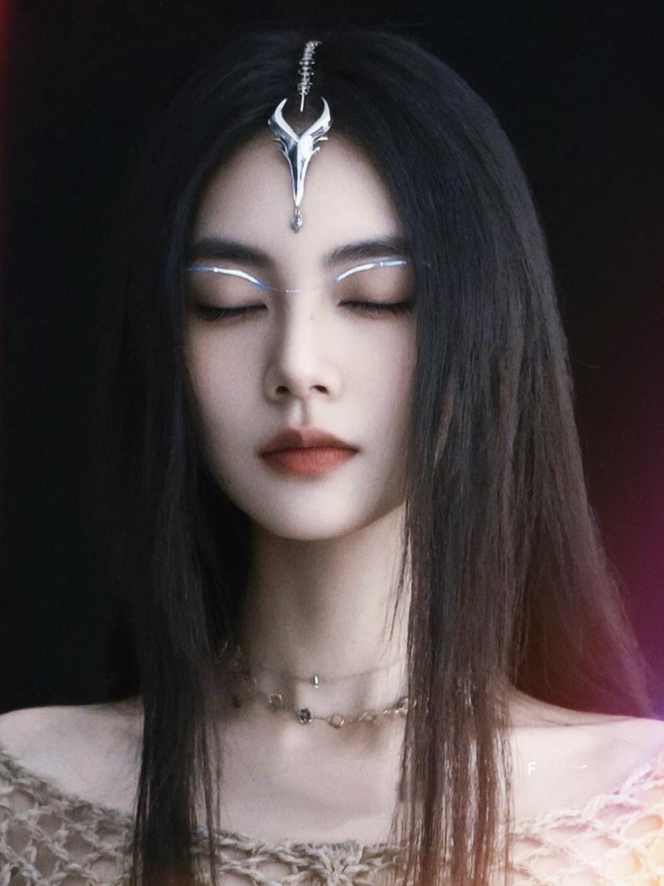 人到中年爱好逐渐离谱最近在AI生图里出不来了，要是现实中也长这样就好了[允悲]有