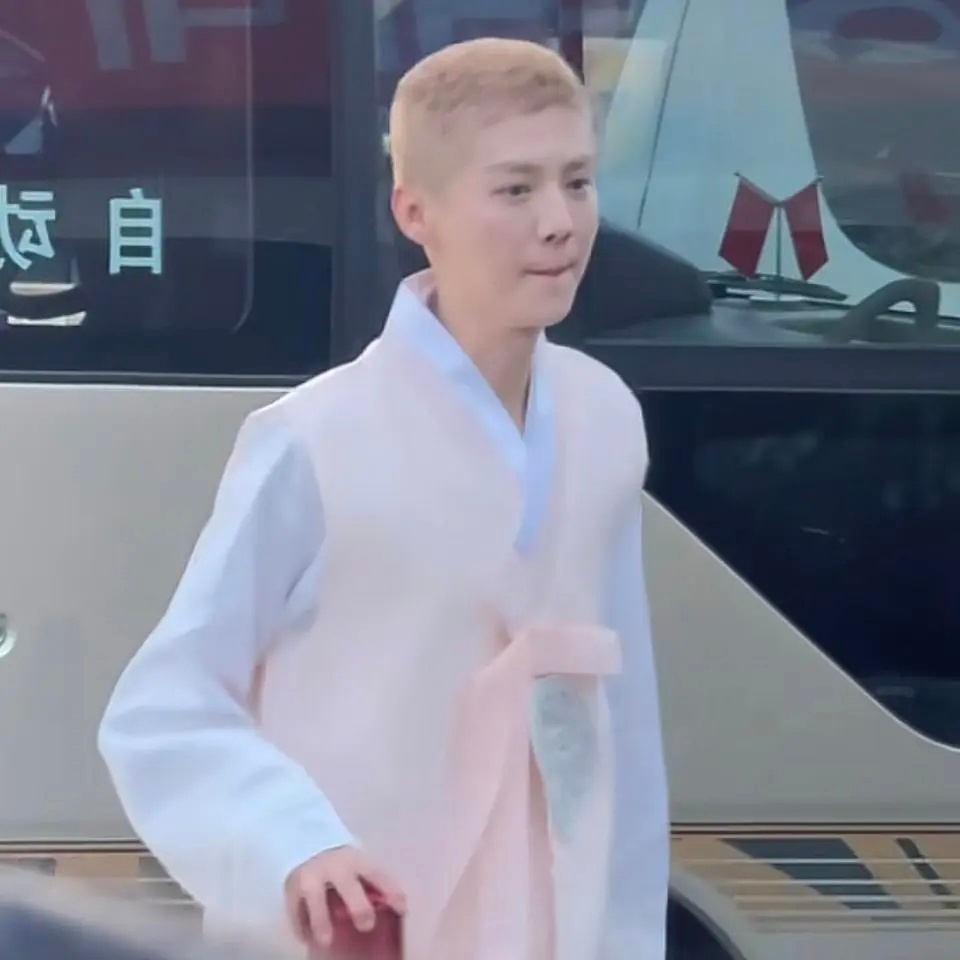 鹿晗新造型都在夸什么京圈佛子，真的好看吗 