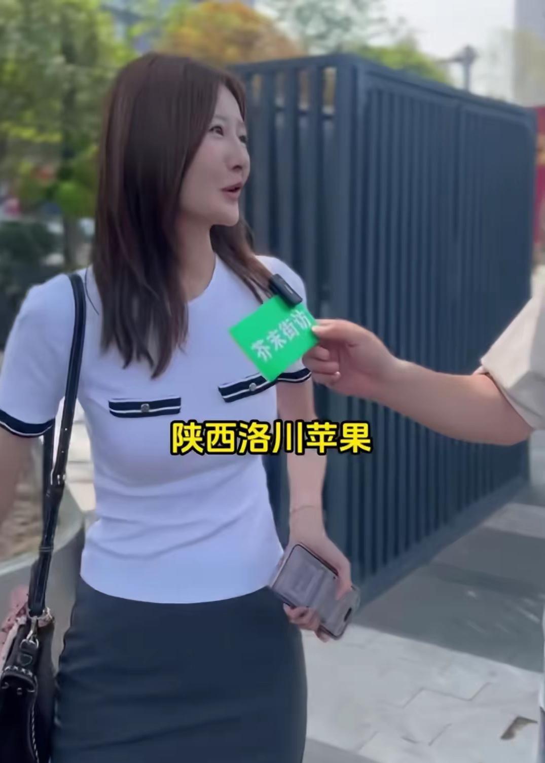 街头这段采访简直是神级反套路，给我看愣了！人家问选八千块的华为还是苹果，姑娘既不