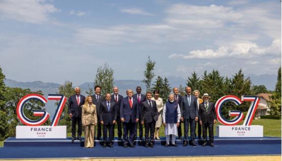 G7峰会的站位有点意思了！
 
2026年6月的G7峰会，一张合影比任何联合公报