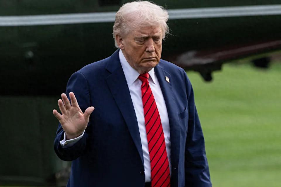 特朗普连1天都没坚持到，就对华改口了，还悄悄修改了对华限制令

开头一出场，气氛