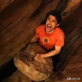 为什么割腕会死断臂却没事呢？

因为割脉的人那是真的想死，而断臂的人则是在拼命求