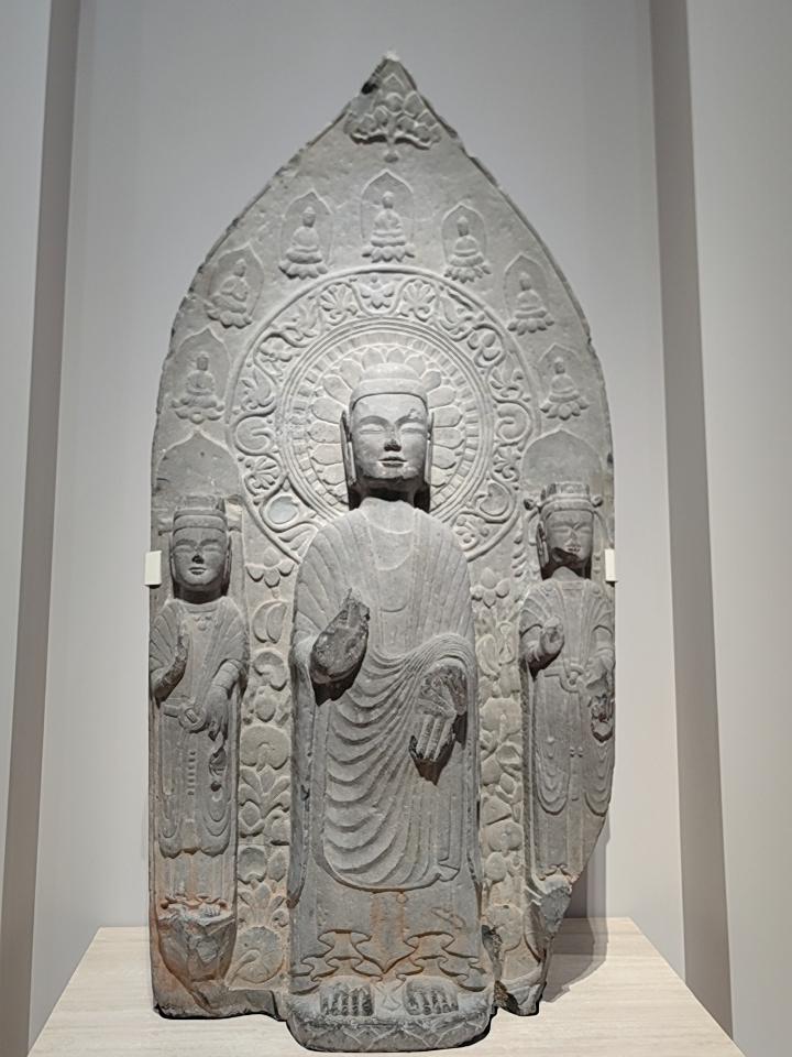佛光普照，护佑众生，这一说法总能给人带来宁静和希望。就像灵吉菩萨，作为藏传佛教重