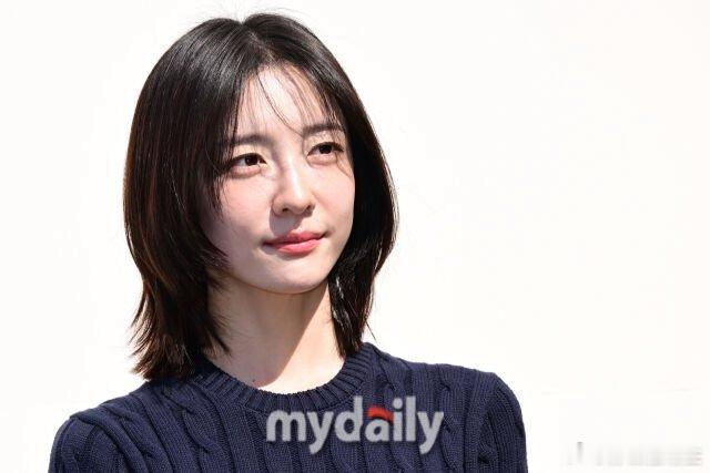 宋仲基那部女主出来了【独家】朴智贤与宋仲基主演《爱情云》朴智贤在剧中将变身为一个