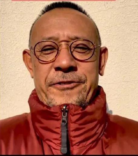 61岁姜文晒自拍照，看起来痞帅痞帅的，真是越老越有男人味，好有魅力哦！#万能生活