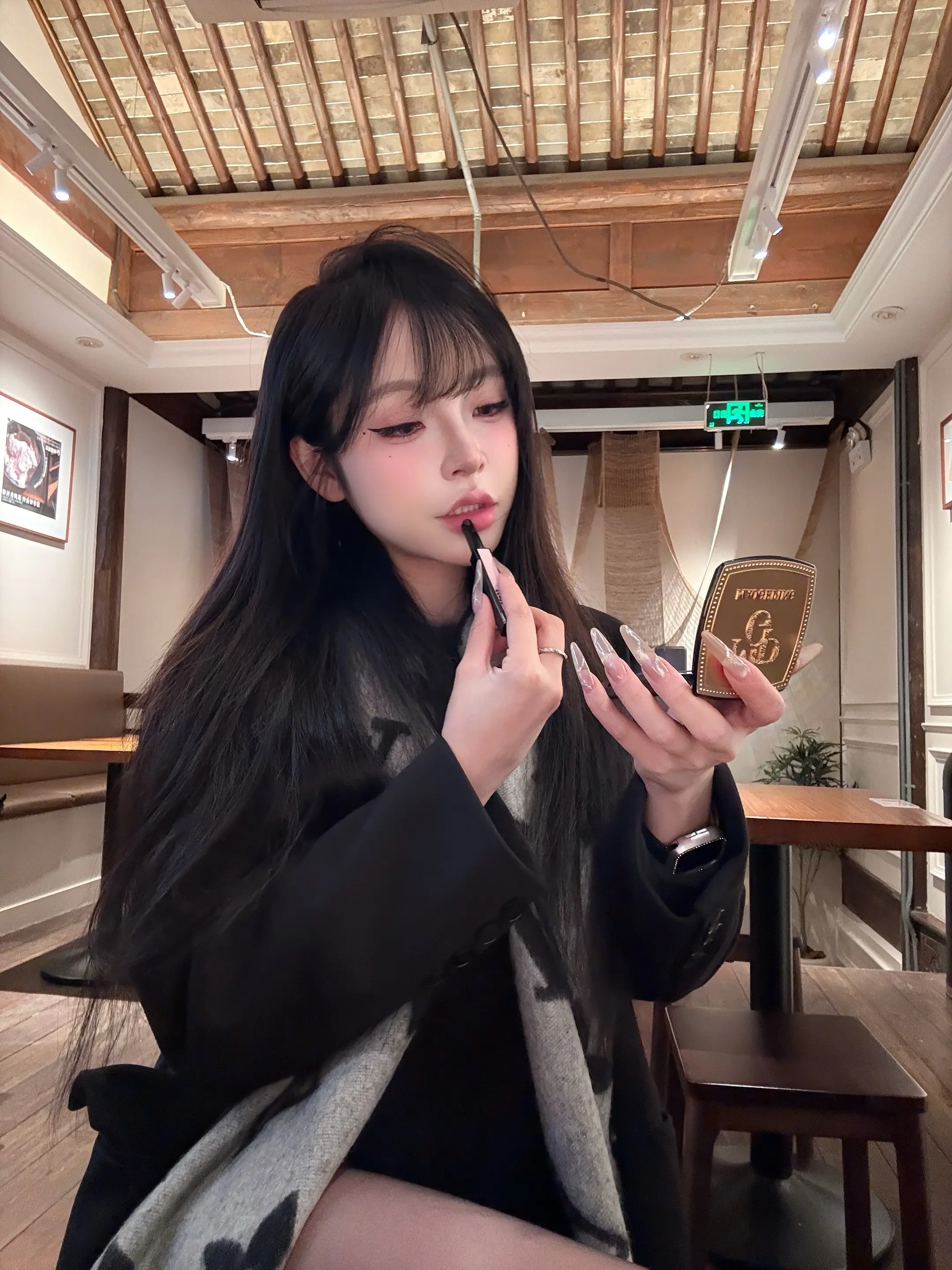 你觉得这条视频有什么问题？ □青少年不良信息 □暴力倾向 □照片中的美...