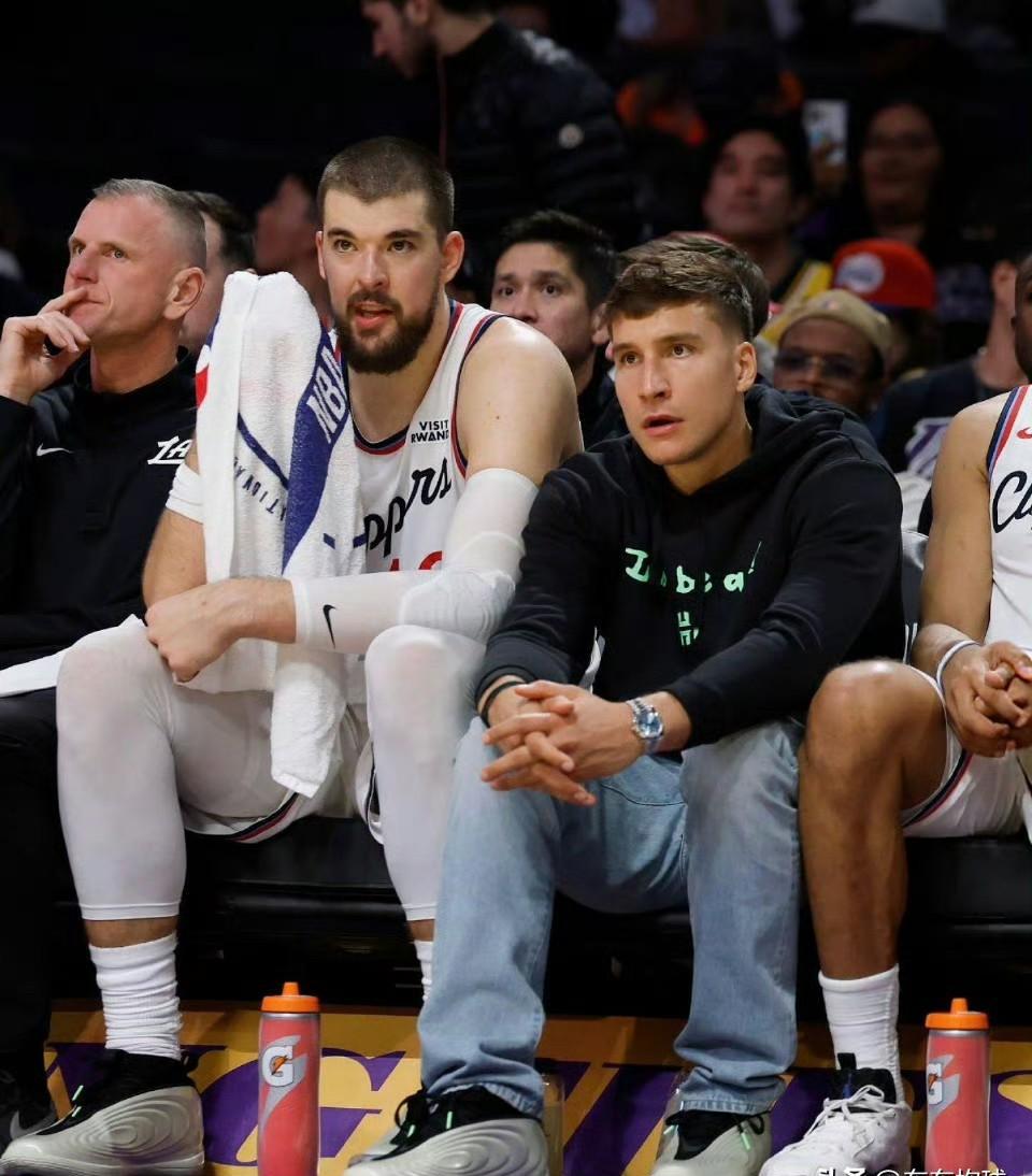 快船这是怎么了？
刚还在西部第四美滋滋，转眼就是近5战4负的拉胯表现，这一脚急刹