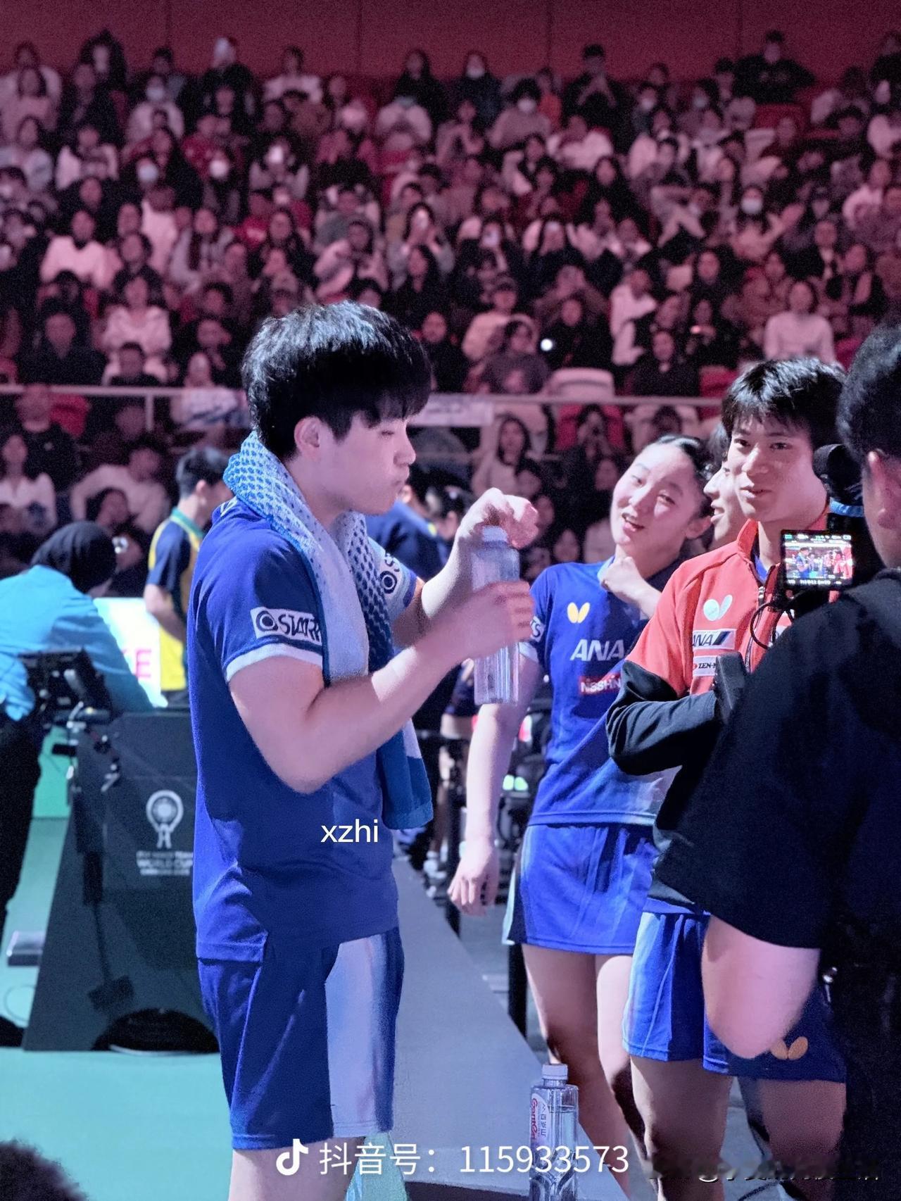 看到西蒙•高茨发帖，我想到了《东郭先生和狼》的故事，希望去到现场的观众朋友们不要