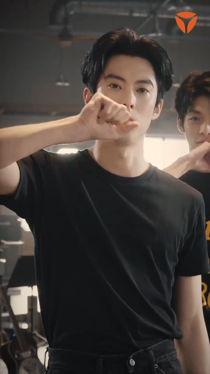 这个胸肌真的练蛮好 