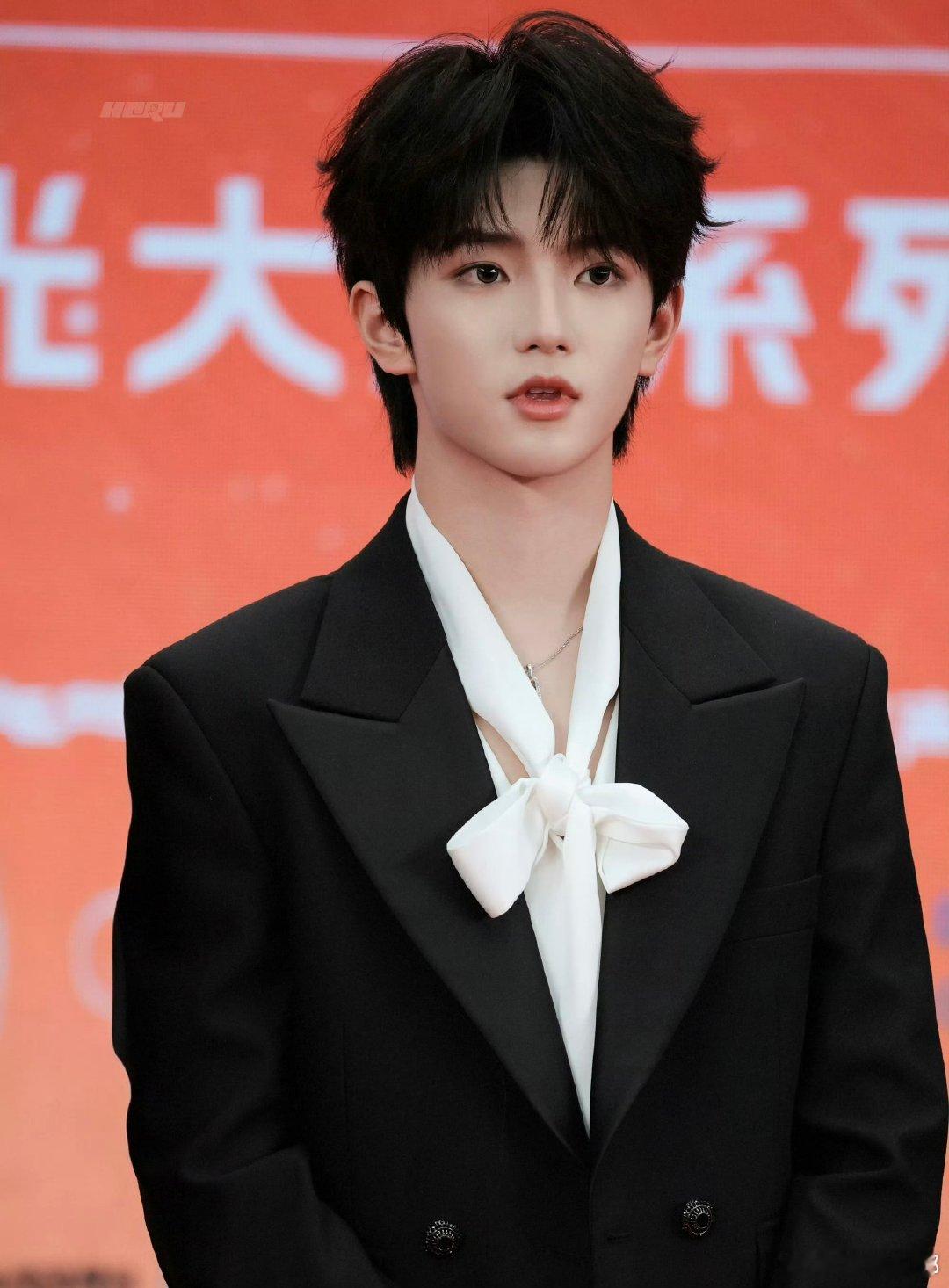 穆祉丞刚结束巡演就连轴转啊啊啊啊穆祉丞刚结束巡演就连轴转 