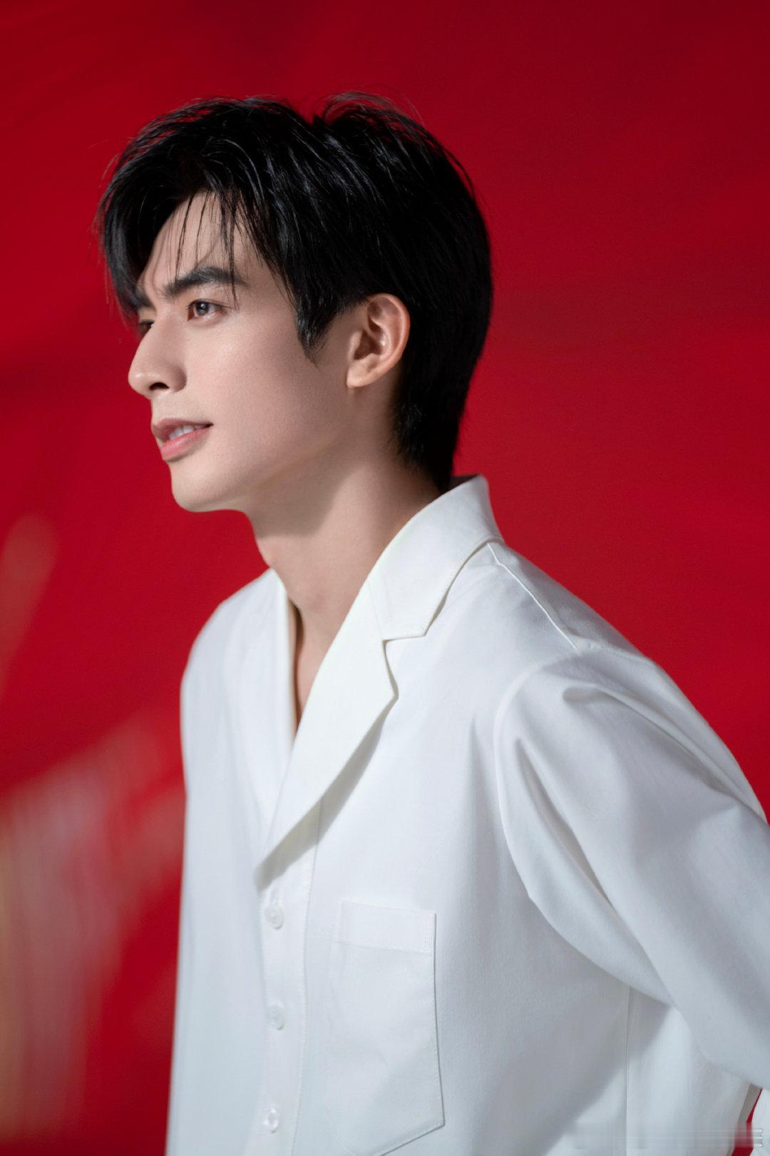 赵今麦叫宋威龙歌神龙龙唱《遇到》喊麦麦接歌，麦麦先夸歌神再互动，这小细节里全是糖