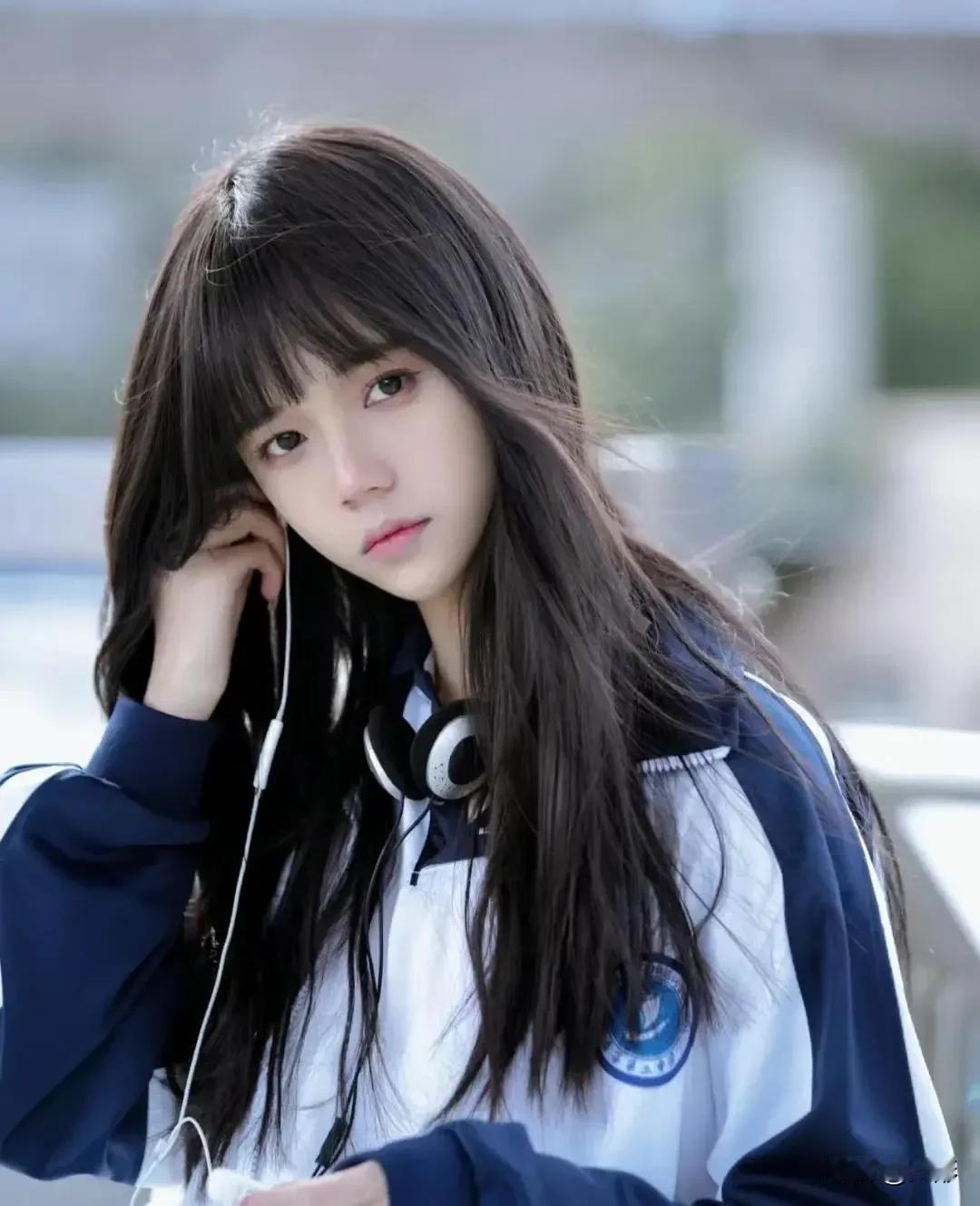 发现没，双眼爆皮的女生一般学习都不好，尤其是眼睛会说话的女生！或者更确切地说，理