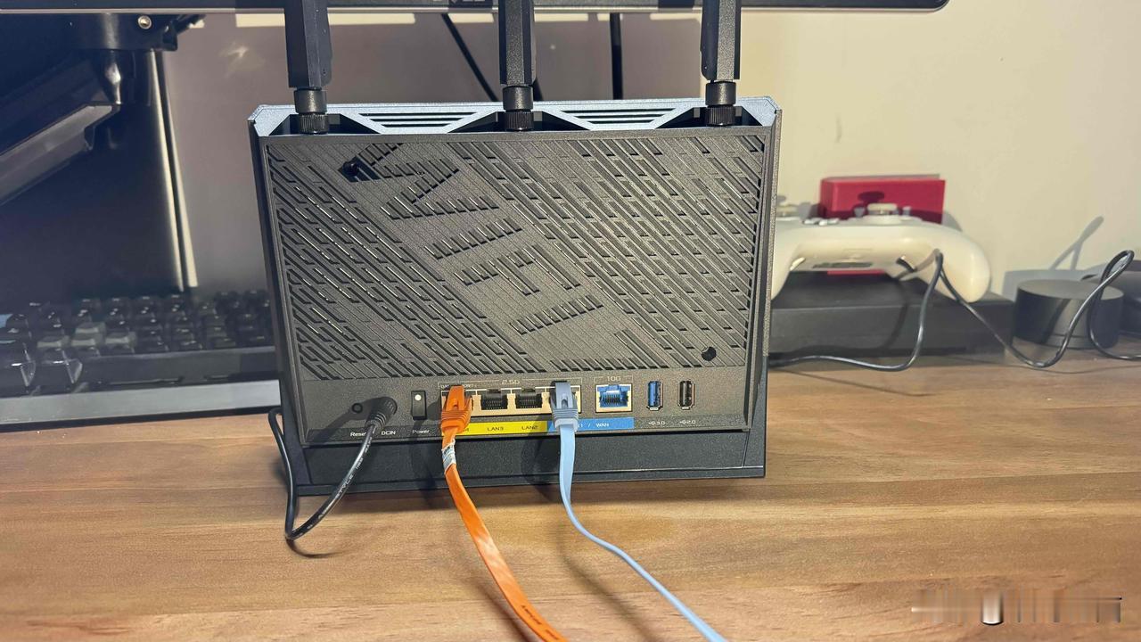 一个酒店Wi-Fi八卦新闻下面的评论（女朋友手机自动连上酒店WiFI），让我重温