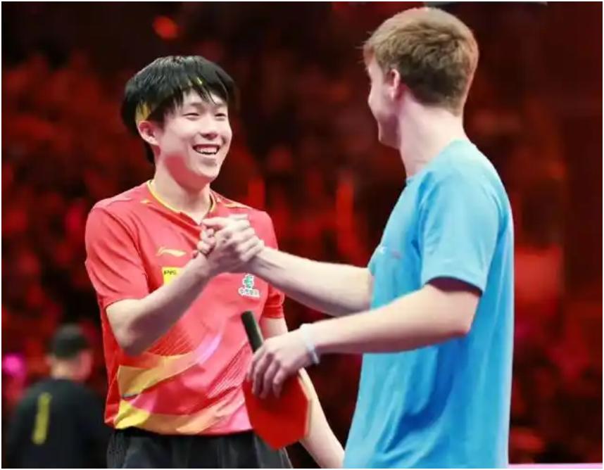 吃完饭，速速地刷锅洗碗，准备看王楚钦与莫雷加德的比赛。发现王楚钦伤退了，那么小莫