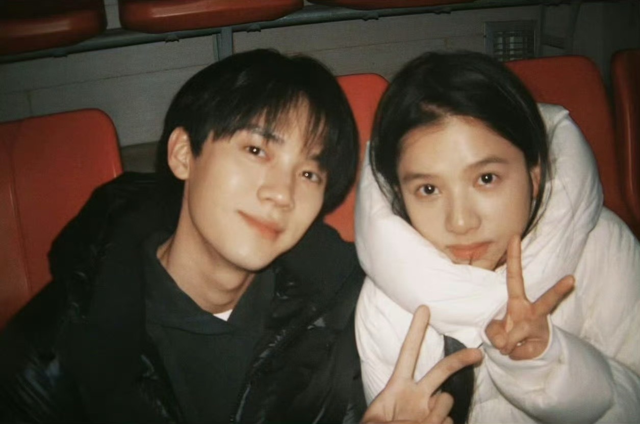 婧仪给周翊然《江湖夜雨十年灯》包场了，这友情真羡慕了！ 