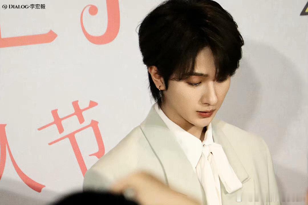 李宏毅李宏毅fancycube品牌色彩代言人 lhy Day5：最喜欢的造型是 