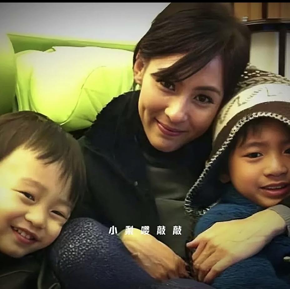 张柏芝才是人间清醒，离婚后带着两个儿子，前夫出抚养费，自己找男朋友再生娃，不结婚