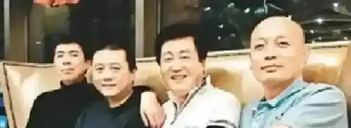 冯小刚当年一张5万支票，就被王朔当面撕了。
这事儿谁还提？
这哪是钱的事儿。
这