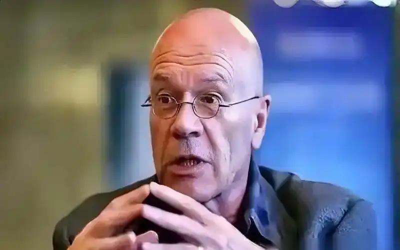 一个英国老头一句话把美国干沉默了，他说，一个靠战争发家、才风光了一百来年的国家，