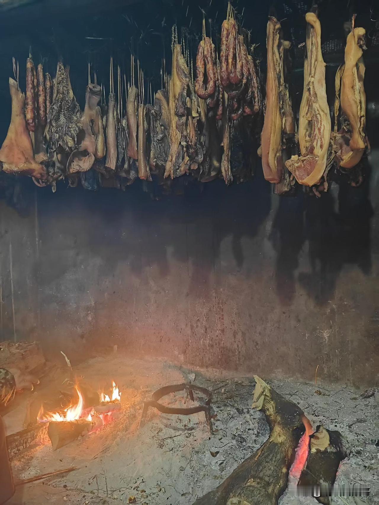 冬日生活打卡季老家开始做熏肉，就意味着快过年了