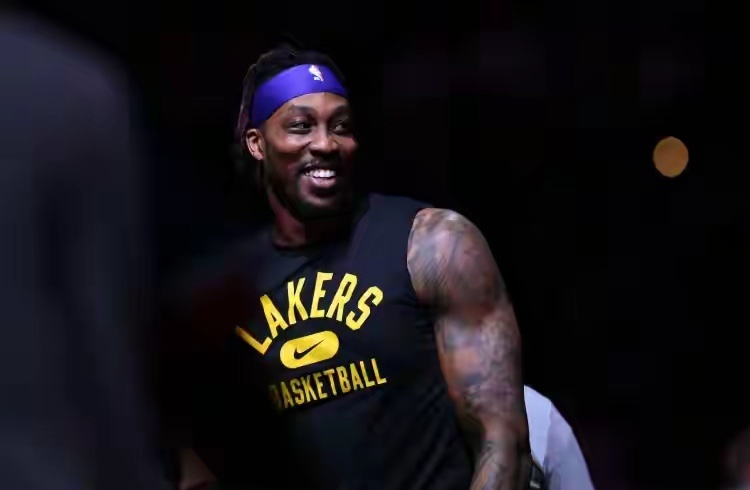 德怀特·霍华德在社交平台宣布退役。至此，2000至2010年的NBA状元中，只剩