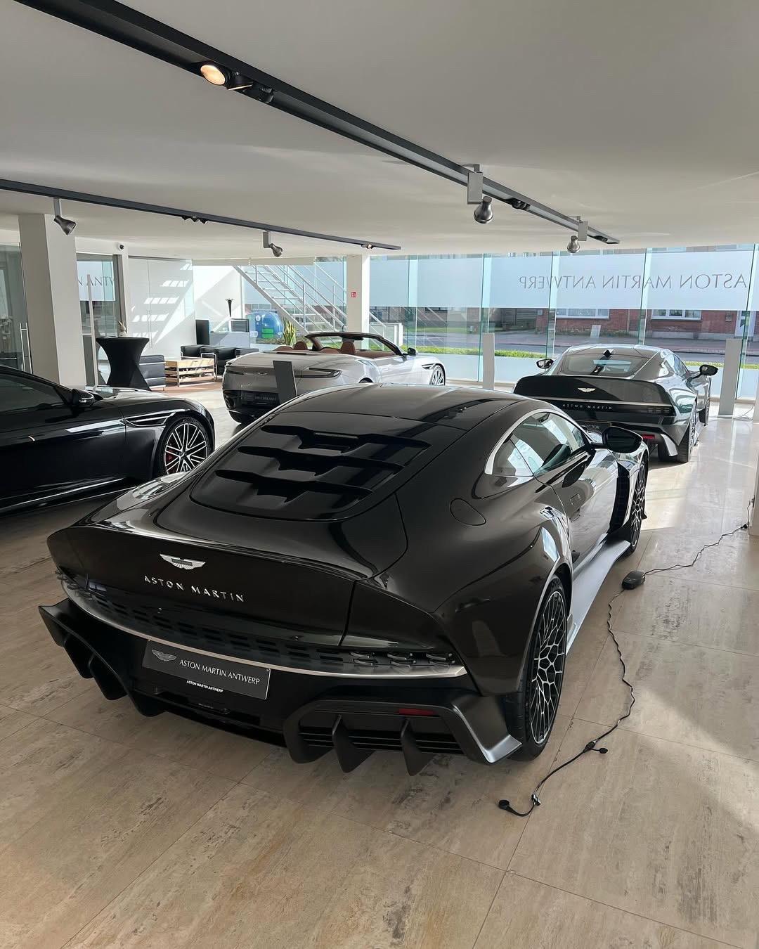 “ 黑武士 ” Aston Martin