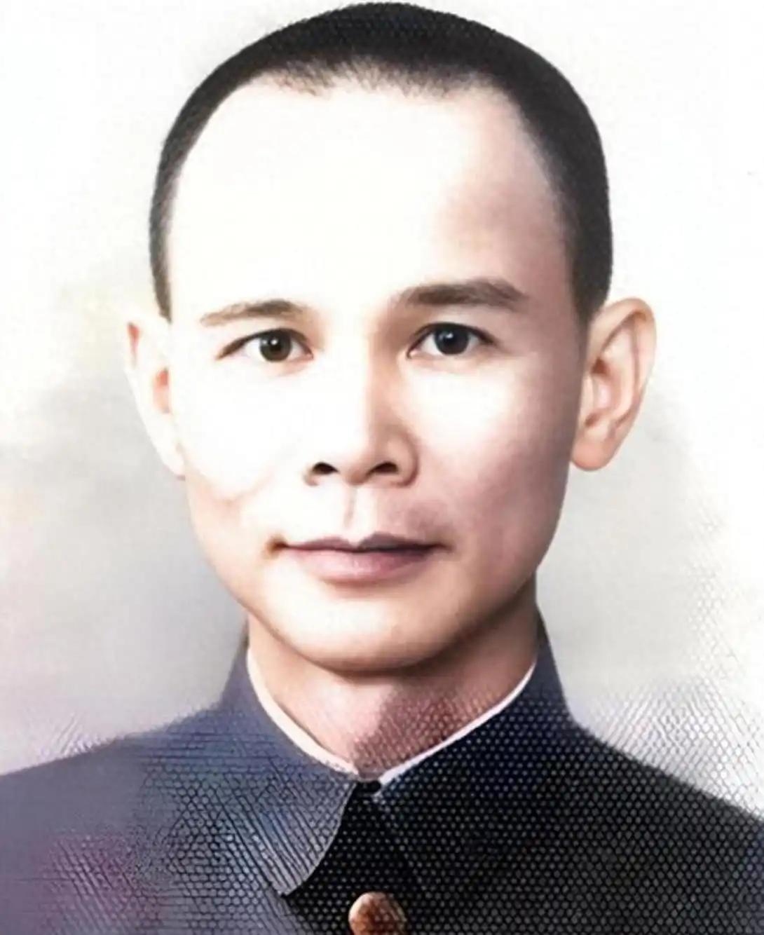 1944年，日军攻占长沙后，舆论哗然，蒋介石无法交待，便电召张德能到重庆开会，当