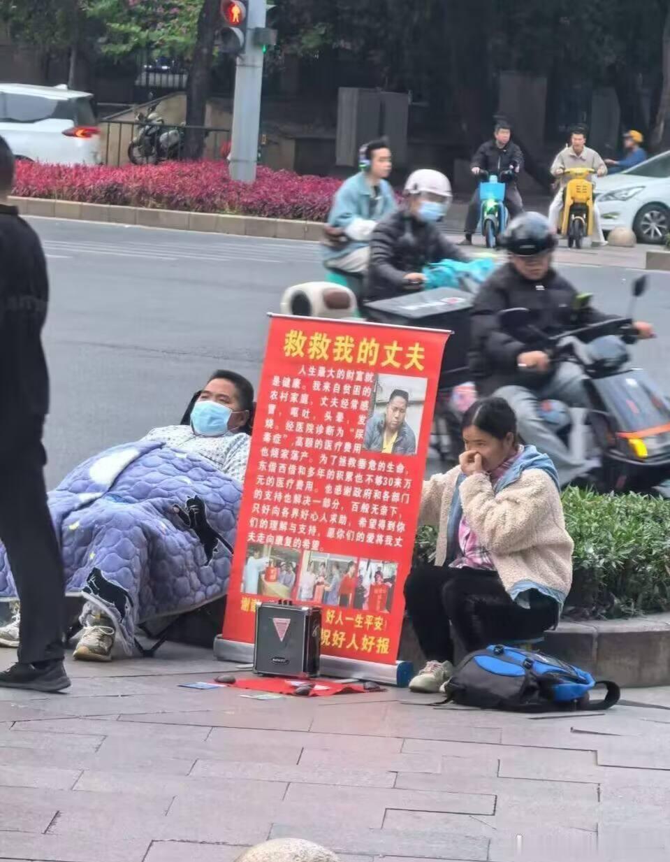 夫妻档，两班倒。