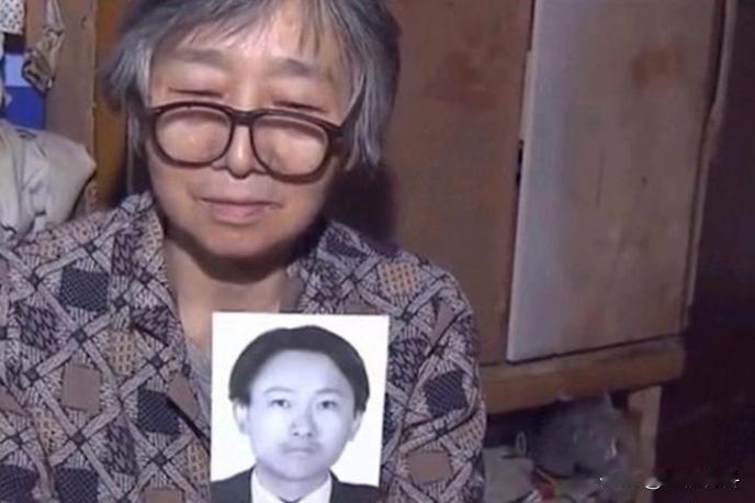 简直是养了个白眼狼！2007年，安徽一男子炒股欠下75万后，离开家乡躲债，60岁