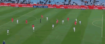 一高一快，简洁明快，韦世豪打进库拉索这球真精彩。

国足与库拉索的上半场比赛进入