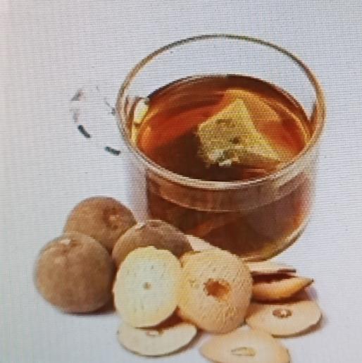 家里有患支气管炎和肺气肿的老人可得多上心。在生活环境上，要保持室内空气清新，温度