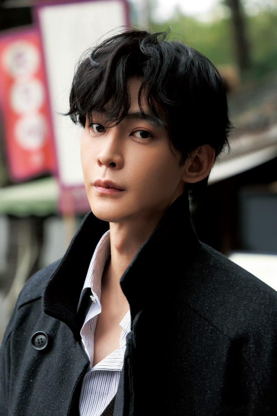 唐晓天专业纸片人不OOC 动作优雅又带点呆萌，完美融入了角色设定。这种沉浸式营业