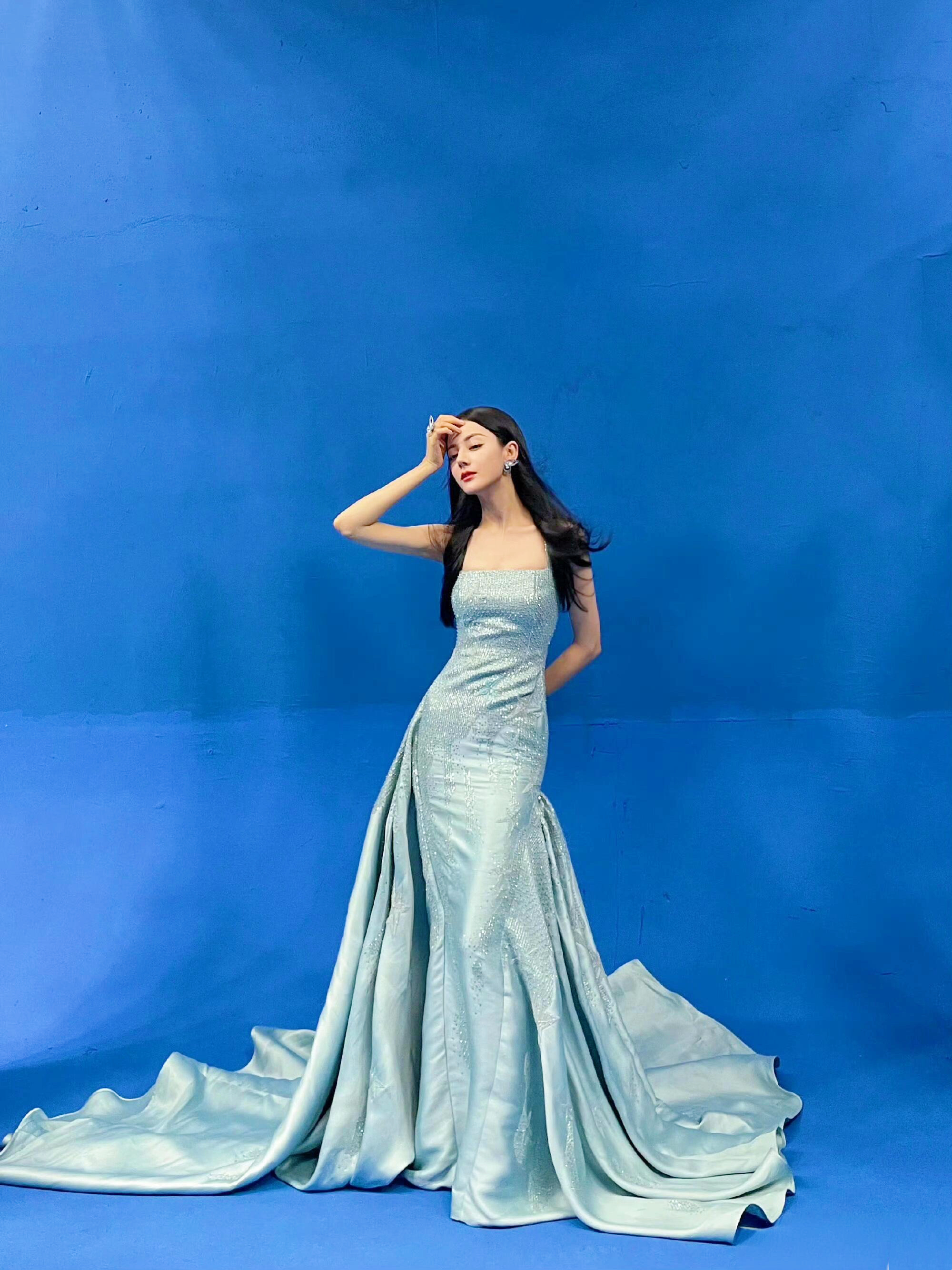 当迪丽热巴修图师是不是很爽天天看大美女，工作还很轻松❗️