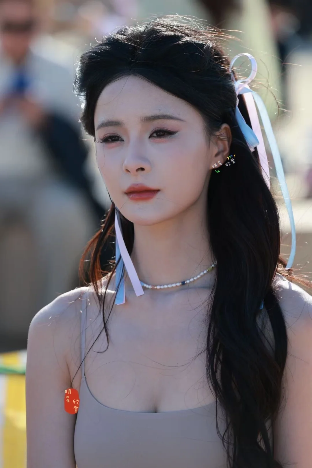 孟娜阿那亚海边看秀，纯辣风的小公主