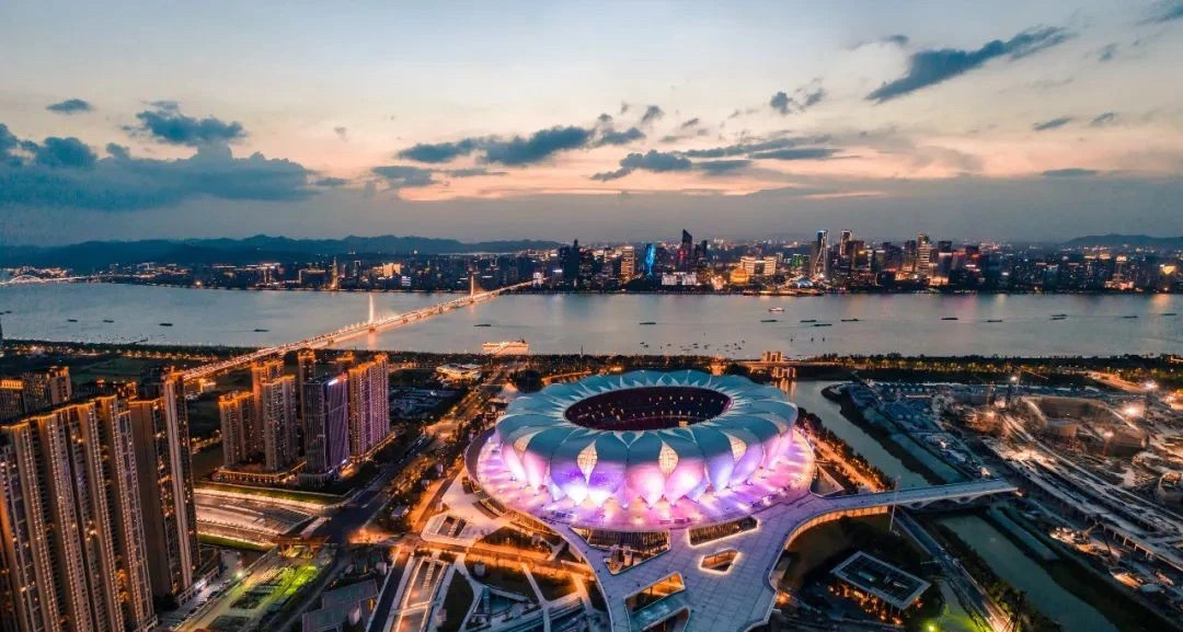 据浙报传媒地产数据，11月杭州市区二手房成交10304套，创近七年同期新高。10