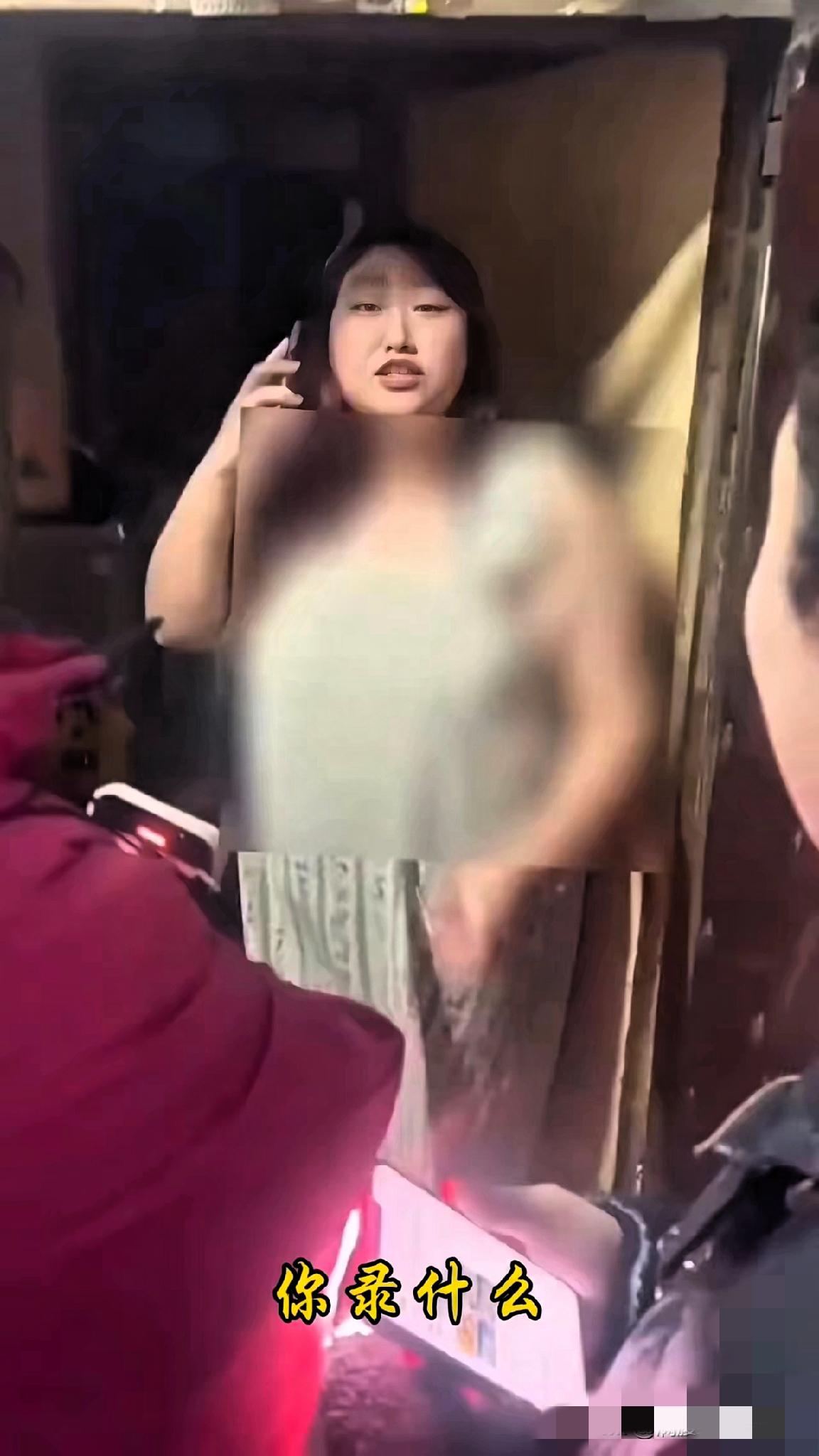 “脸都不要了！”美团点个榴莲全吃完，转头申请仅退款还成功，商家找上门要说法，女子